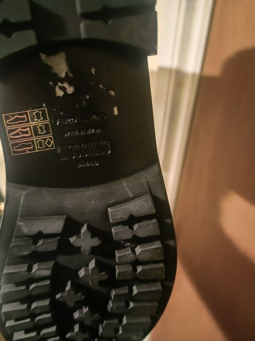 , Оригинални ботуши MOSCHINOЕстествена кожа