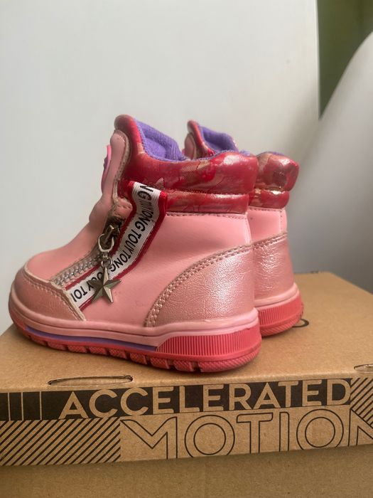 Ботинки на девочку 22-23 р-р