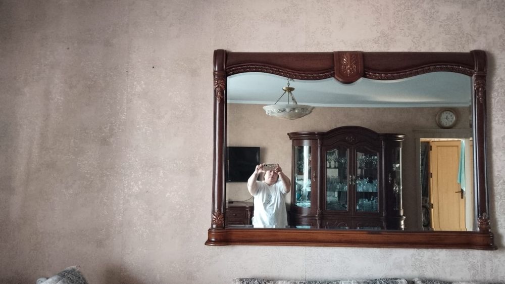 Гостиная мебель срочно продам сервант