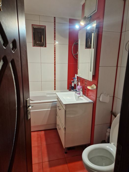 Vand apartament 3 camere, in zona Rovine