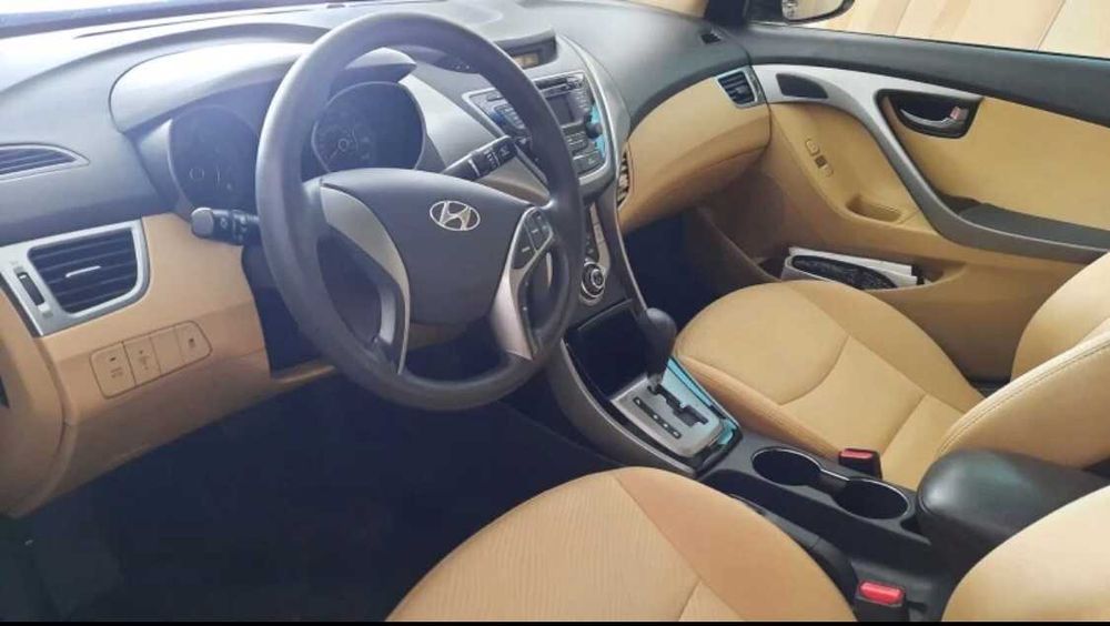 Кола под наем София – Hyundai Elantra – Автоматик – Просторна и удобна