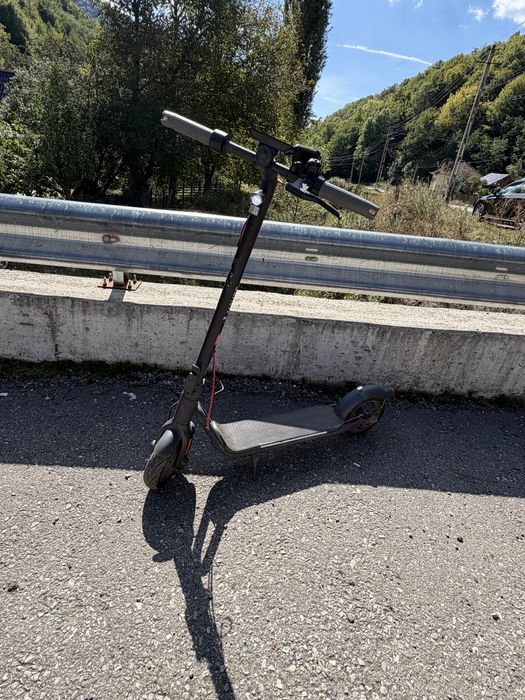 Vând trotineva electrica Navee V40i sau schimb cu un kukirin A1 sau g2