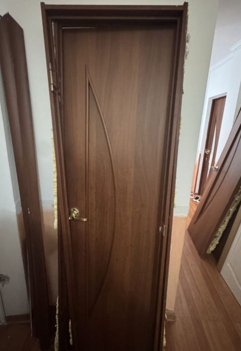Продам межкомнатные дверь 5000т