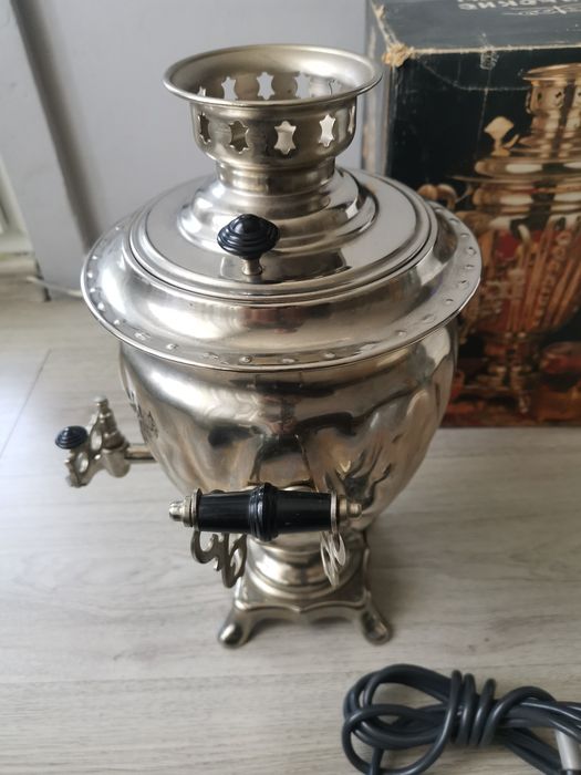 Руски самувар нов