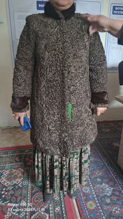 Шубы шапки продаются