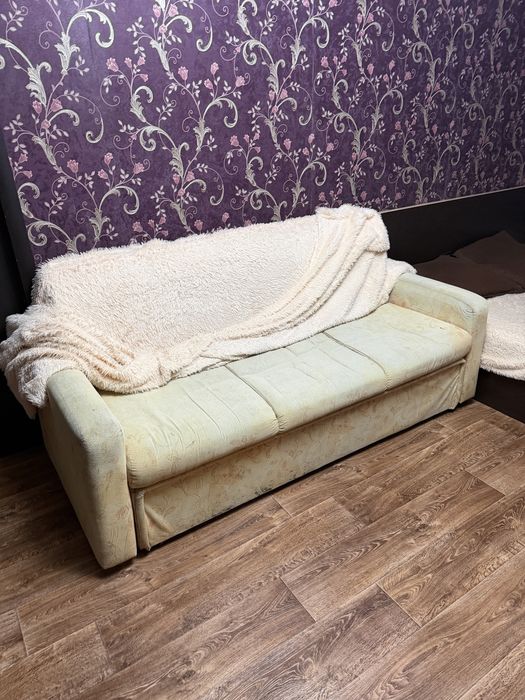 Продам диван 12000тг.