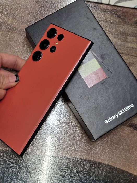 Продаю Galaxy S23 Ultra. 1 Терабайт. Состояние отличное. Цвет эксклюз