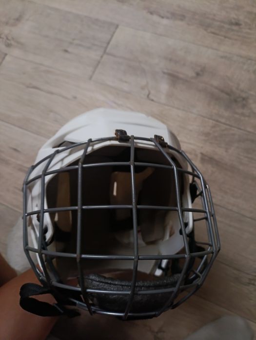 Хоккейный шлем Размер М-L