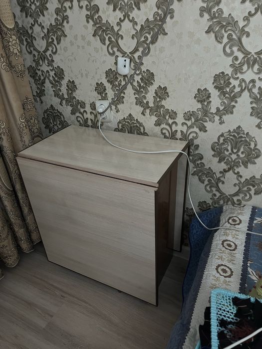 Срочно продам стол-тумбу