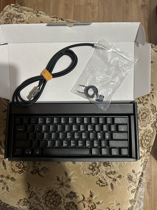 Tastatura QWERTYKEY H61 split black