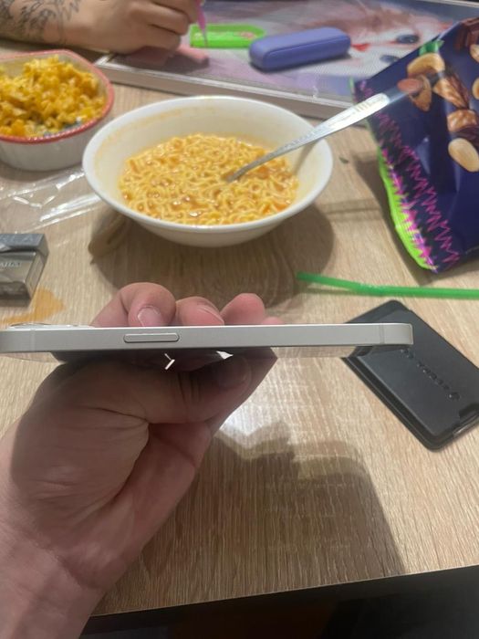 iPhone 13 . 128 гб 110000