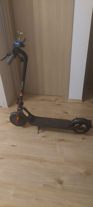 Trotineta electrica Navee V40i, Autonomie 40 Km, 25 km/h, Negru, Puter