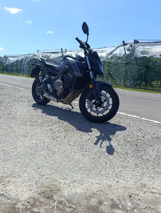 Vând motocicleta Honda CB 650 F 2017