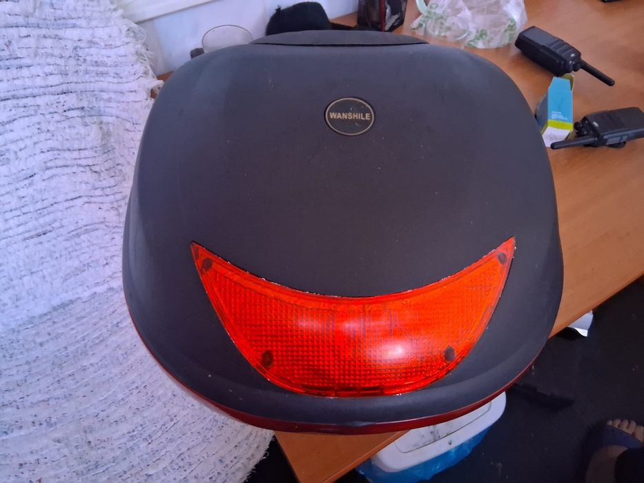 Vând cutie pentru scuter