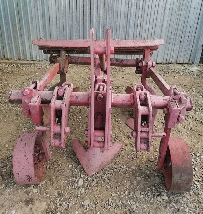 Tractor VR 445 cu plug de vie și săpătoare (FALC)