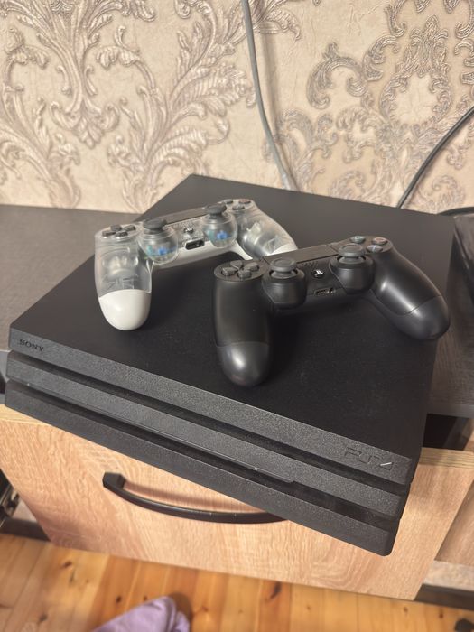 Ps 4 pro 1TB Deyarli yangi holatda