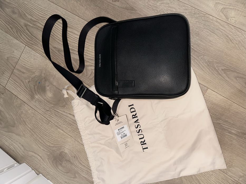 Продаю барсетку Trussardi оригинал!
