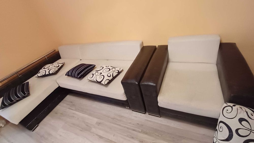 Canapea coltar extensibilă cu fotoliu