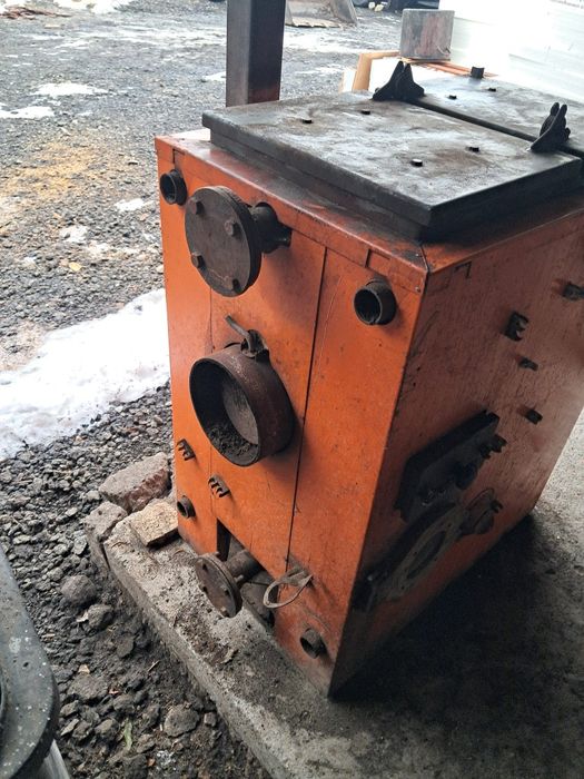 Vînd o cetrală pe lemne