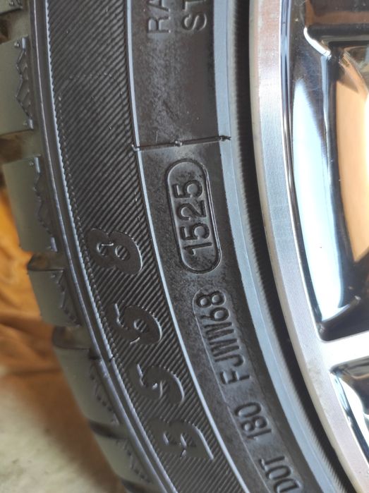 Продам Диски с резиной зимние.