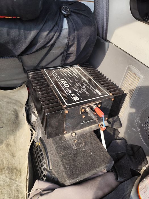 Усилвател за кола 2х150 и HI-FI изход