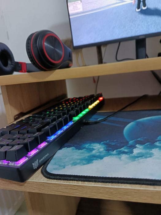 Se vinde tastatura onikuma