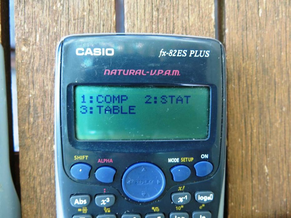 Научен калкулатор Casio fx-82ES PLUS