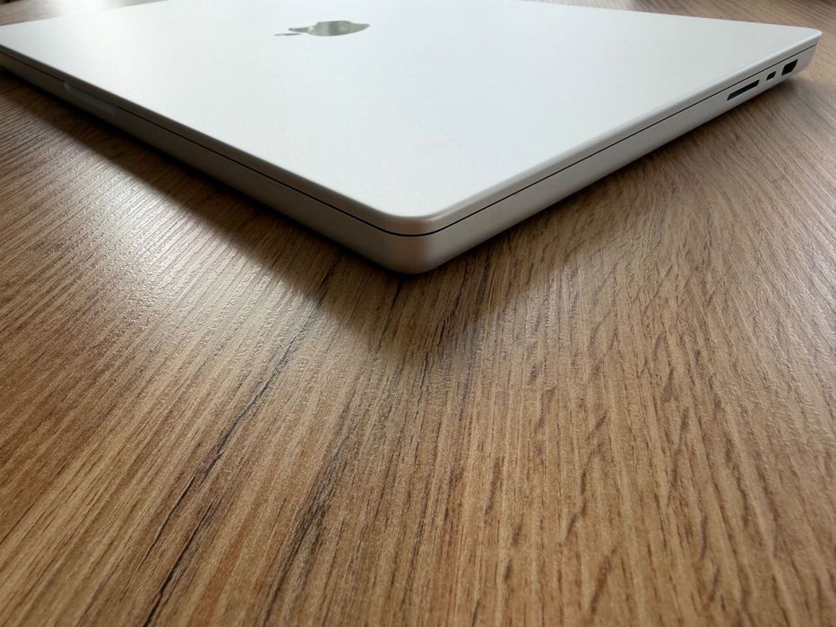 MacBook Pro 16" M5 PRO Chip 18-CPU/20-GPU/24GB RAM/1TB SSD В ГАРАНЦИЯ 5.2029г Apple Care+
