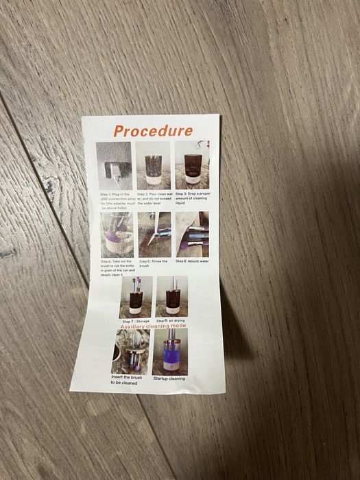 Уред за почистване на четки за грим