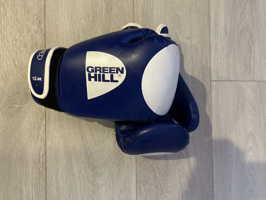 Боксерская перчатка