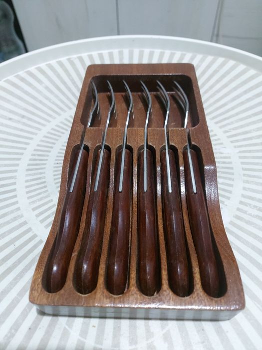 Furculițe de masă vintage.