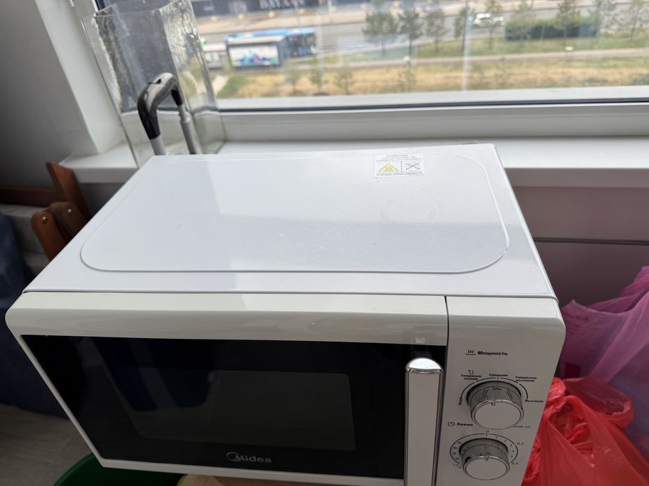 Продается микроволновка Midea в отличном состоянии!