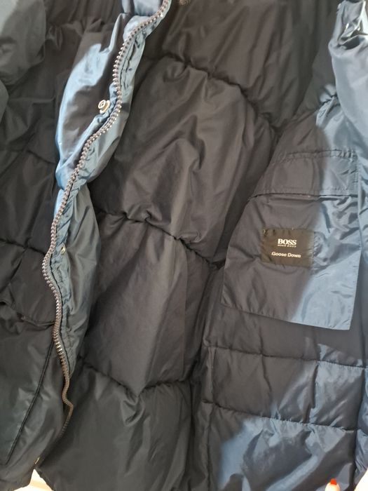 De vânzare geacă groasă de bărbați Hugo Boss!