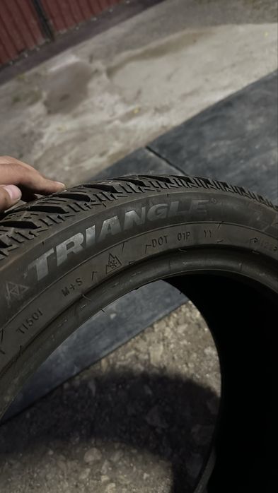 Продам комплект зимних шин R18