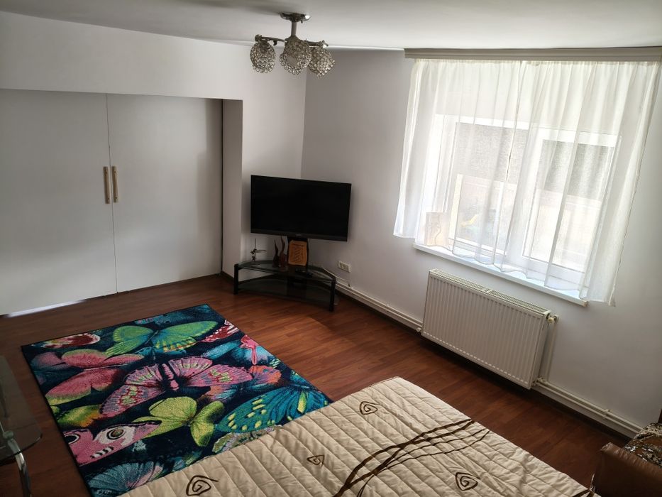 Închiriez casa 3 camere Valu lui Traian