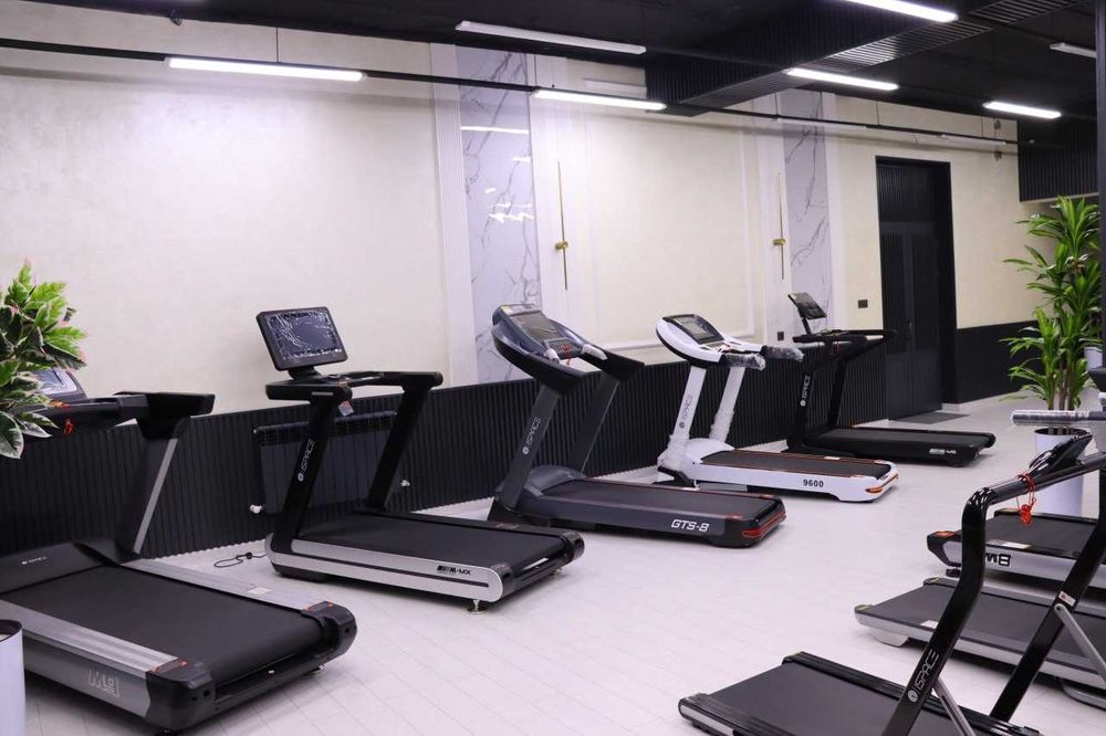 Беговая дорожка с системой автоматической регулировки скорости.