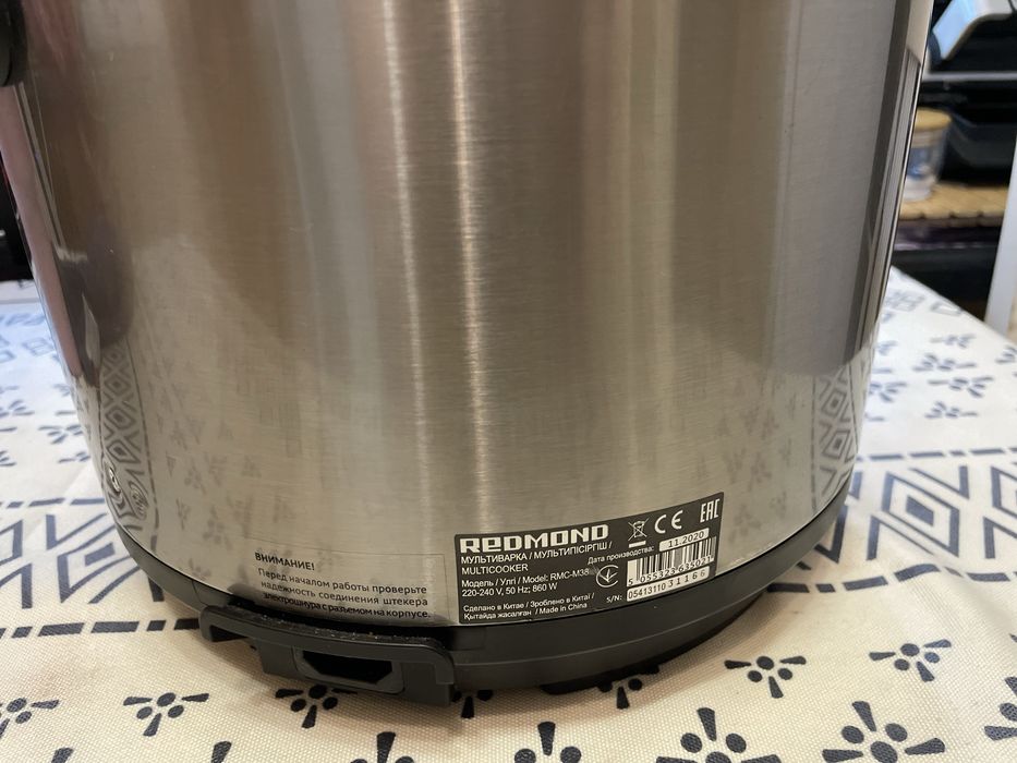 Продам мультиварку Redmond RMC-M38