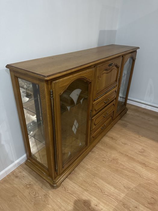 Продам столы сервант в отличном состояние беларусь