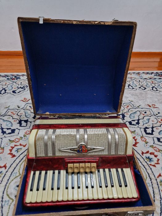 Аккордеон срочно сатылады