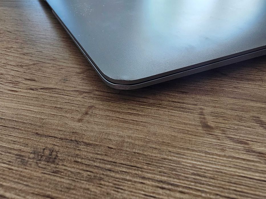 Apple MacBook Air M1 13 inch (2020) – 8GB RAM | 256GB SSD | 88% батерия | +зарядно | Space Gray