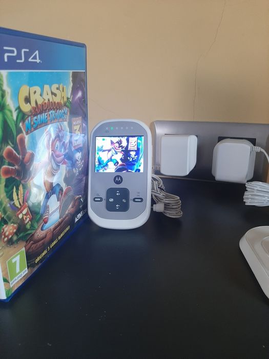 Видео Бебефон Motorola MBP622