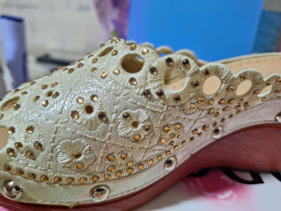 Продаю женский басаножки