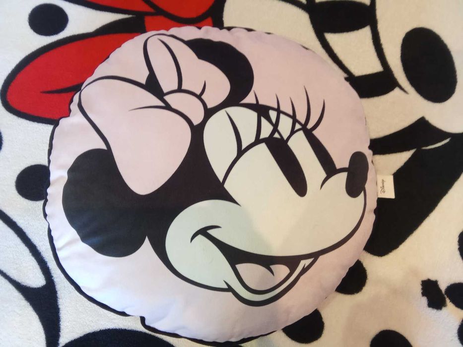 Одеало и  възглавница Дисни - 15 евро.
