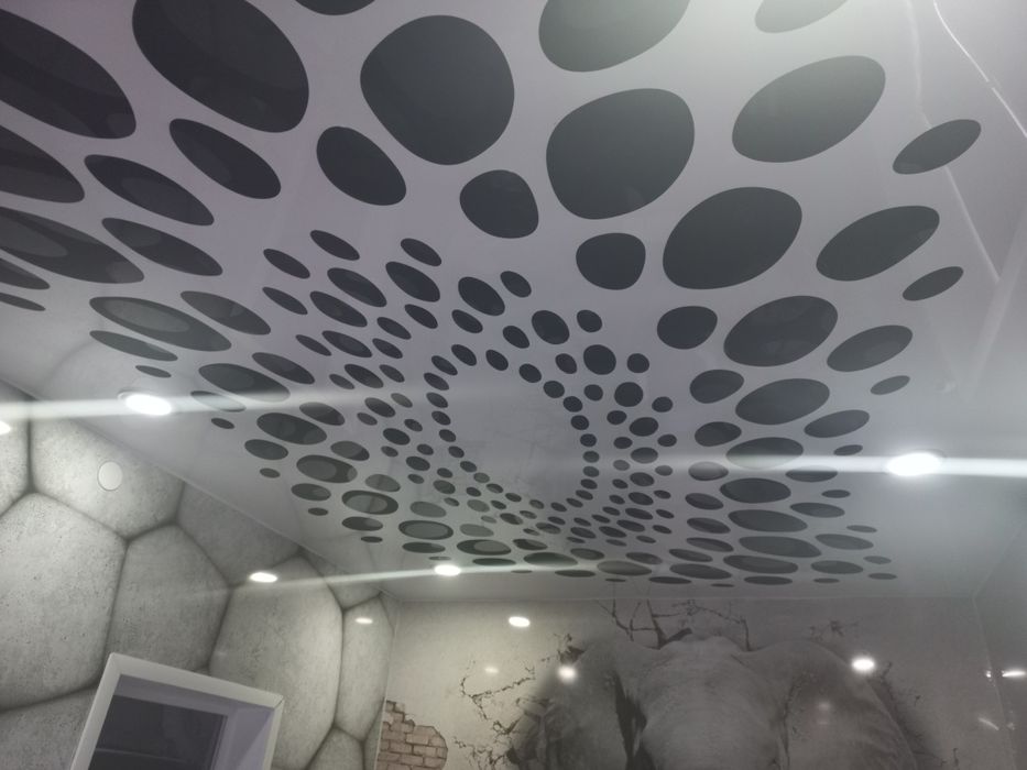 Натяжные потолки, ролл-шторы.