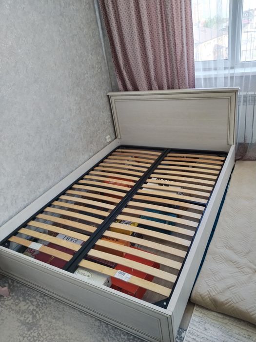 Кровать с матрасом