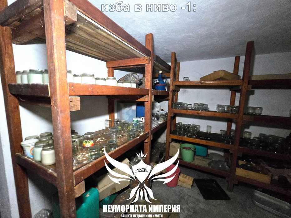 Двуетажна къща с постройки 320РЗП с 1430кв. двор село Конуш