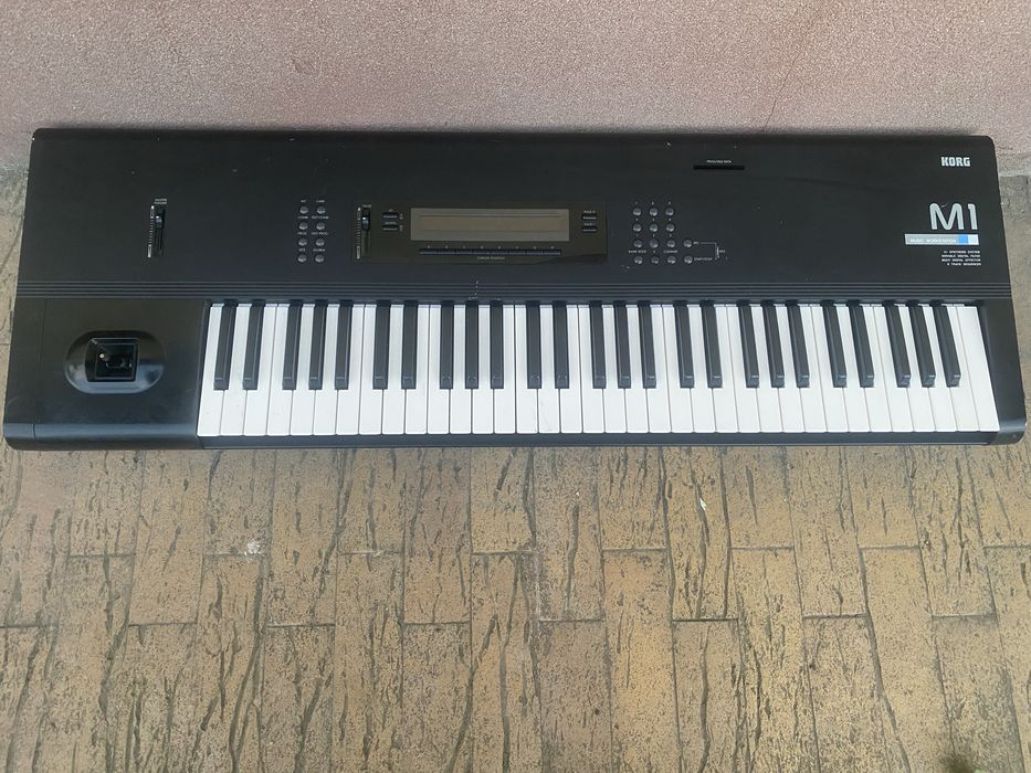Synth M1 . Synth M1.