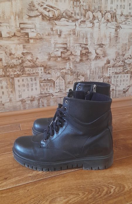 Женские кожаные ботинки