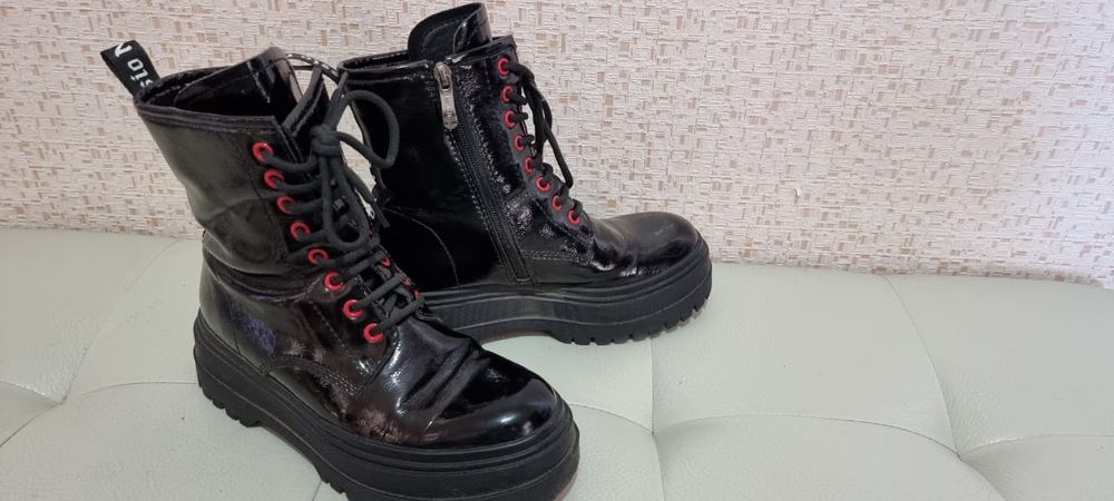 Продам осенние ботинки