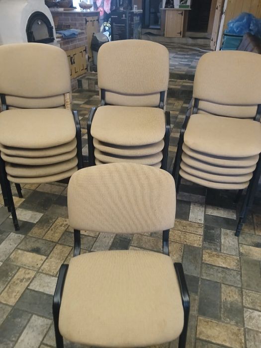 Vând 26 scaune noi foarte confortabil